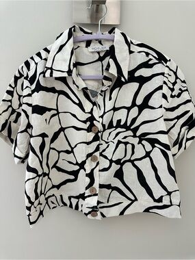 Rachel Zoe Black & White Abstract Linen-Style Button Crop Top